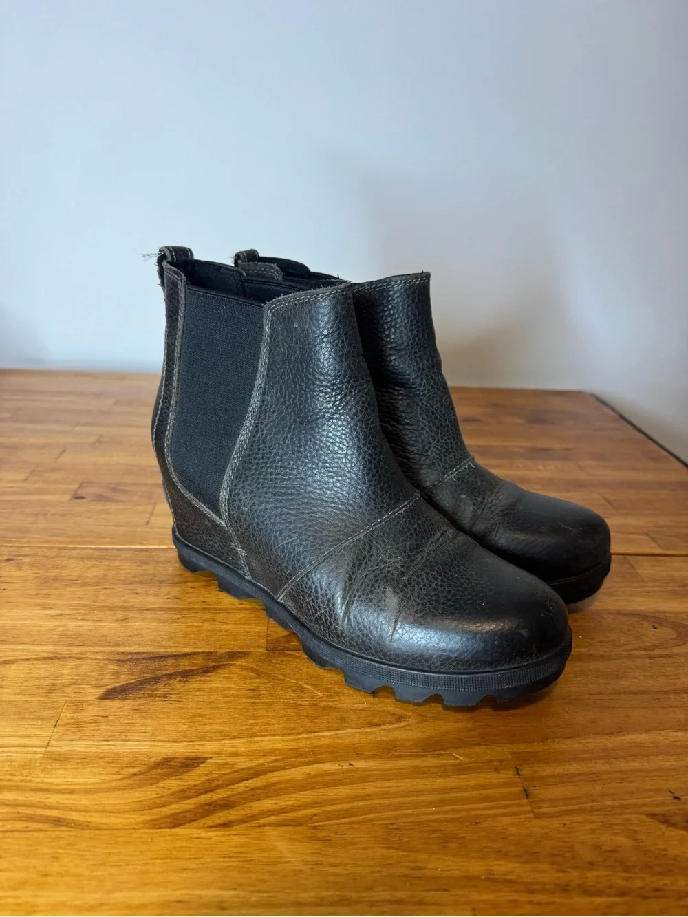 Joan Of Arctic Wedge II Leather Chelsea Pull On Ankle Boots Size 8.5